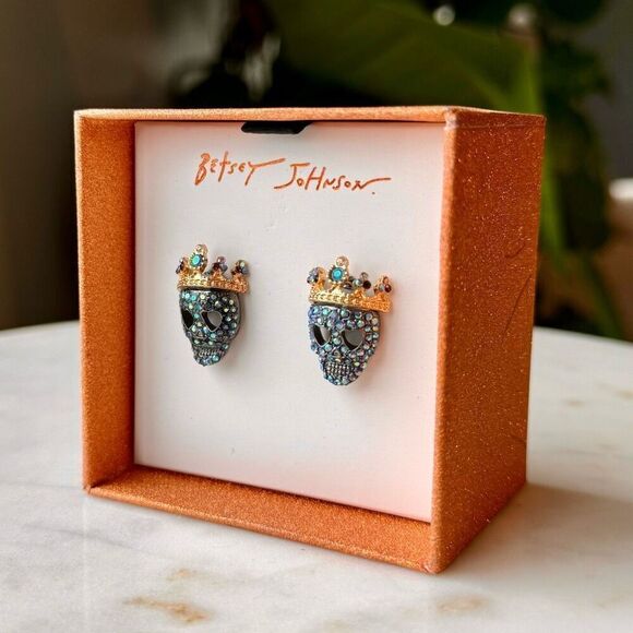 NWT Betsey Johnson Gold Crown Skull Earrings - Picture 3 of 3